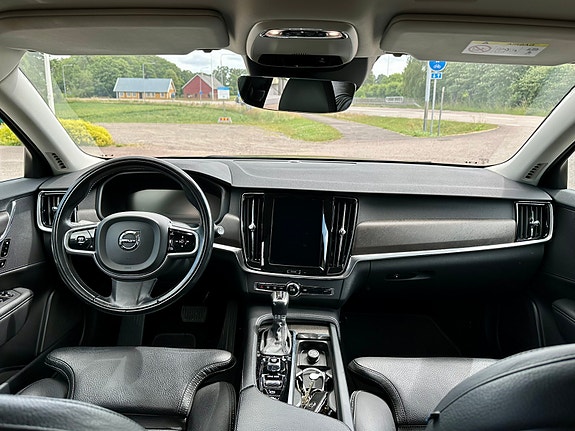 Volvo V90 Cross Country 8 of 9