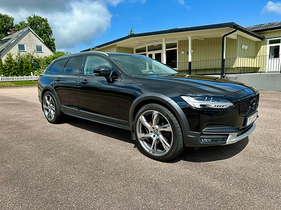 Volvo V90 Cross Country 3 of 9
