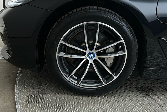BMW 530e 12 of 28