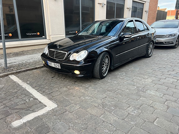Mercedes-Benz C32 5 of 14