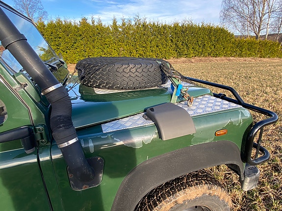 Land Rover Defender 130 4 of 4