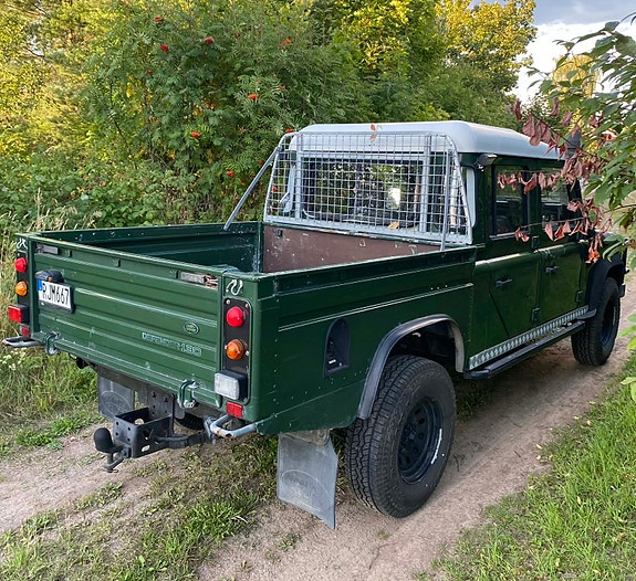 Land Rover Defender 130 2 of 4