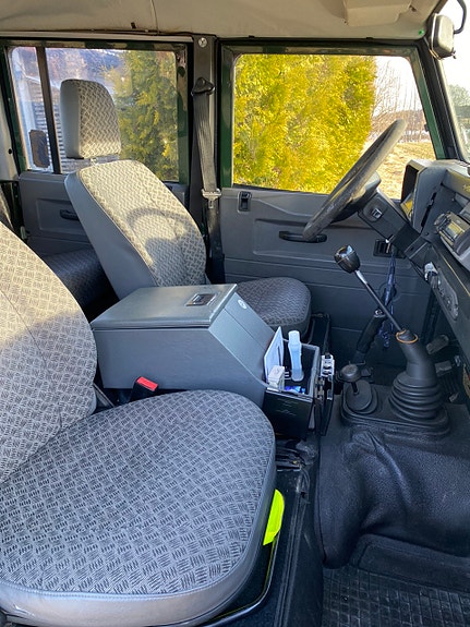 Land Rover Defender 130 3 of 4