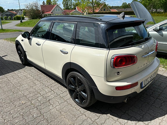 MINI Cooper 2 of 4