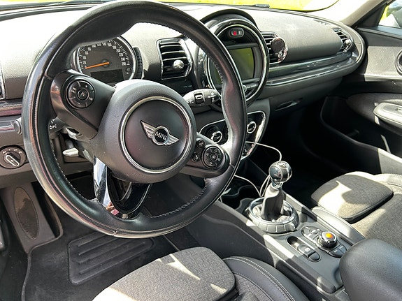 MINI Cooper 4 of 4