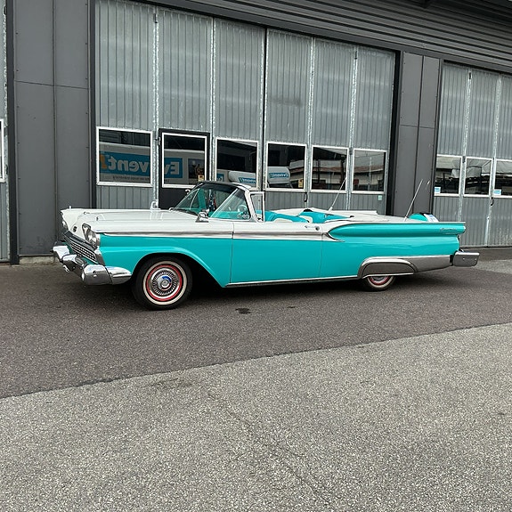 Ford Galaxie 5 of 11