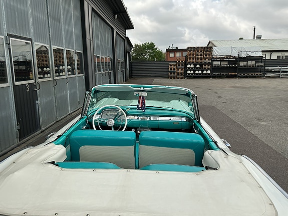 Ford Galaxie 6 of 11