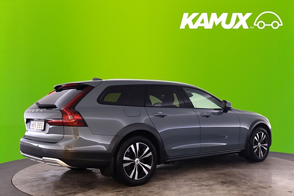 Volvo V90 Cross Country 2 of 24