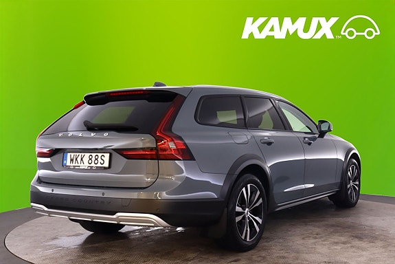 Volvo V90 Cross Country 4 of 24