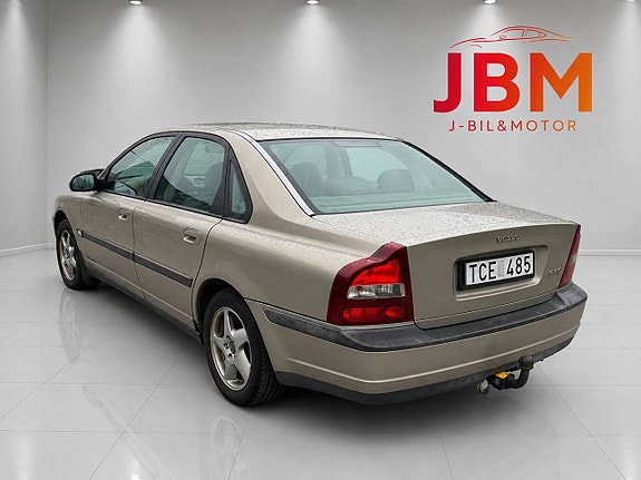 Volvo S80 3 of 5