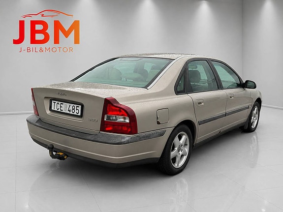 Volvo S80 4 of 5