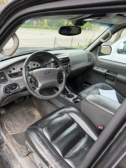 Ford Explorer 13 of 22