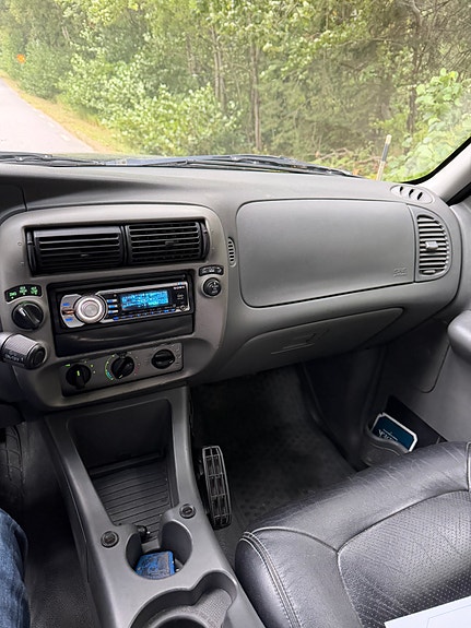 Ford Explorer 3 of 22