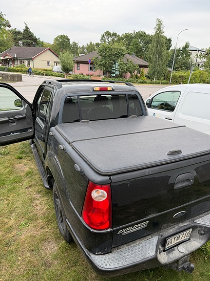 Ford Explorer 16 of 22