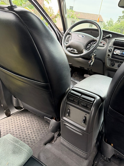 Ford Explorer 10 of 22