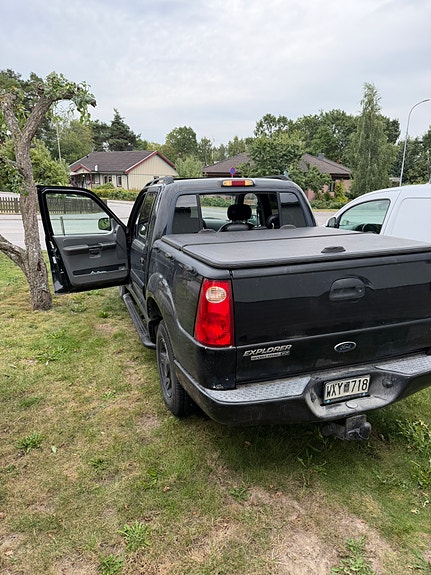 Ford Explorer 18 of 22