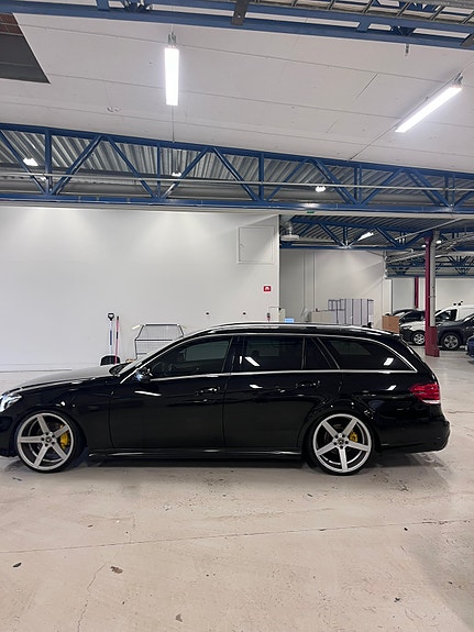 Mercedes-Benz E220 6 of 8