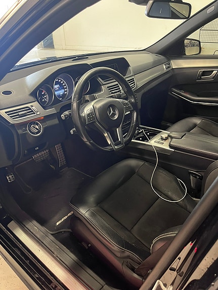 Mercedes-Benz E220 7 of 8
