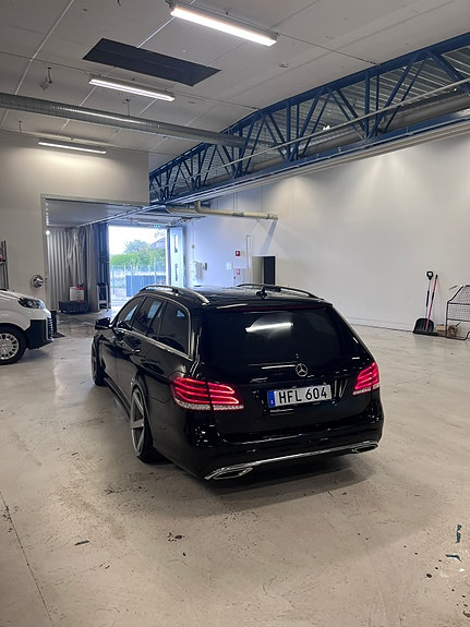 Mercedes-Benz E220 5 of 8