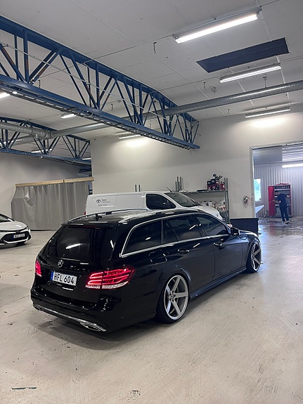 Mercedes-Benz E220 4 of 8