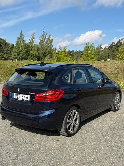 BMW 218d 3 of 5