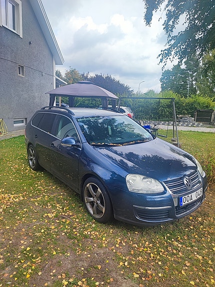Volkswagen Golf V 2 of 8