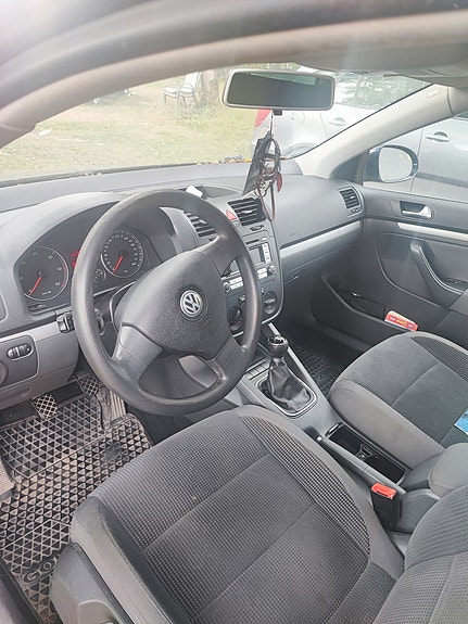 Volkswagen Golf V 8 of 8