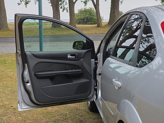 Ford Focus 17 of 22