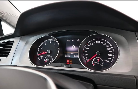 Volkswagen Golf VII 8 of 11