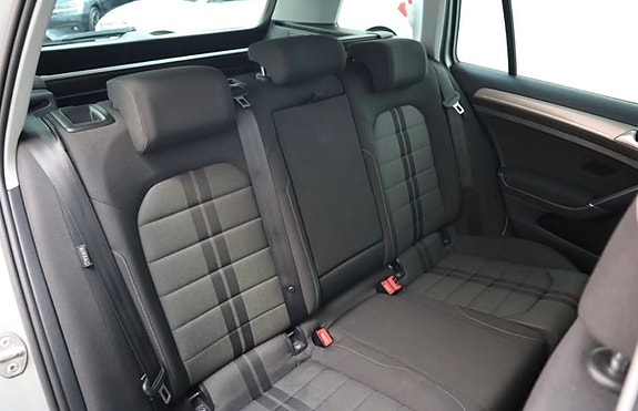 Volkswagen Golf VII 11 of 11