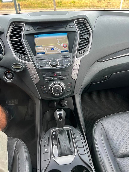 Hyundai Santa Fe 12 of 24