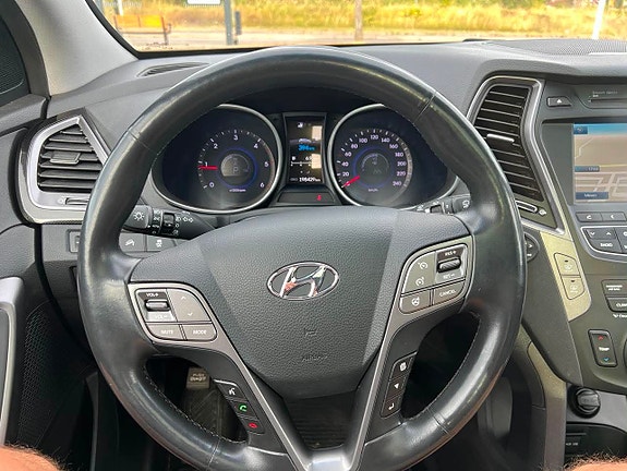 Hyundai Santa Fe 13 of 24