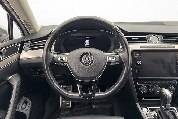 Volkswagen Passat Alltrack 9 of 27