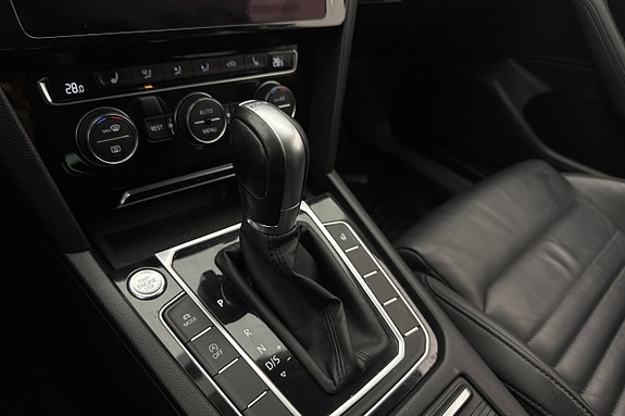 Volkswagen Passat Alltrack 21 of 27