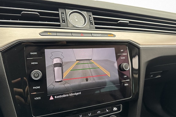 Volkswagen Passat Alltrack 16 of 27