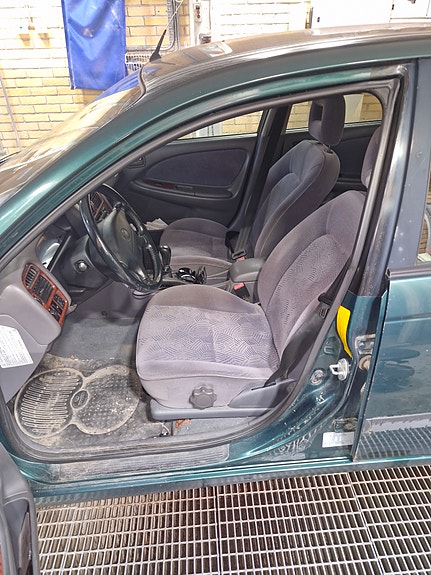 Toyota Avensis 4 of 4