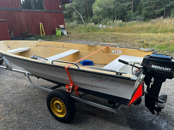 Plastbåt med aktersnurra på 9.9 1995 4 of 6