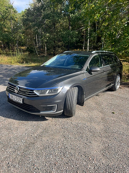 Volkswagen Passat 7 of 19