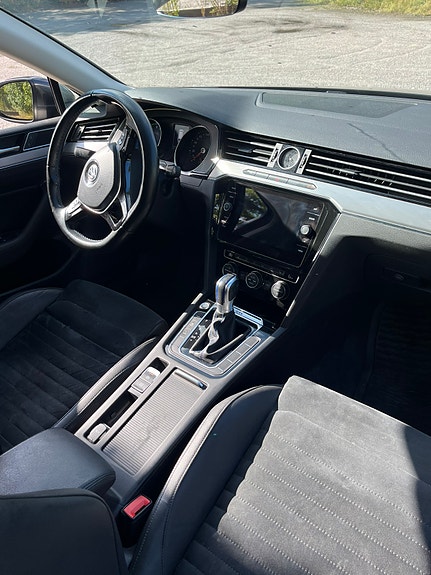 Volkswagen Passat 9 of 19