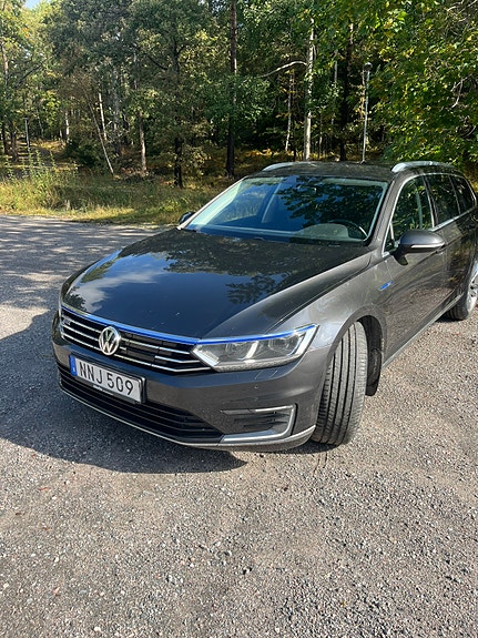 Volkswagen Passat 4 of 19