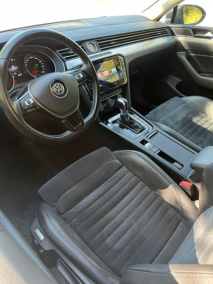 Volkswagen Passat 12 of 19