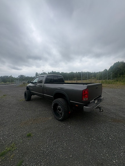 Dodge RAM 2500 3 of 4