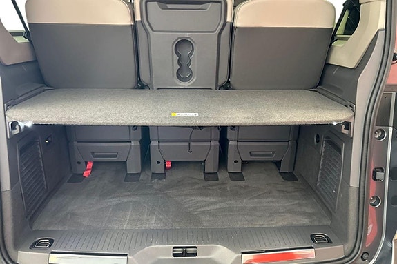 Volkswagen Multivan 9 of 15