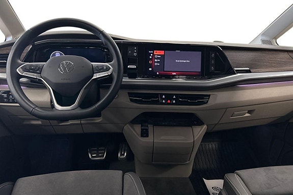 Volkswagen Multivan 7 of 15