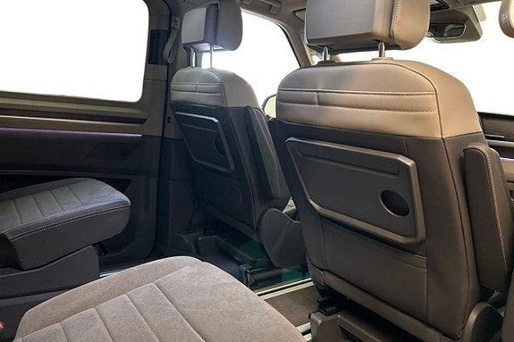 Volkswagen Multivan 6 of 15