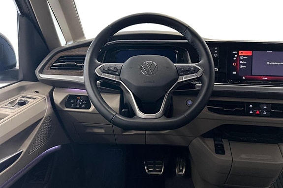 Volkswagen Multivan 8 of 15