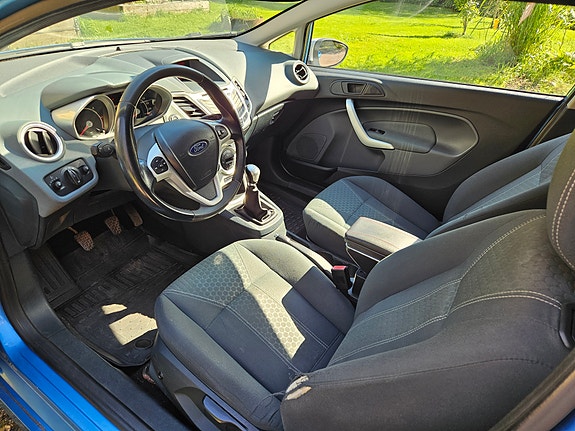 Ford Fiesta 9 of 12