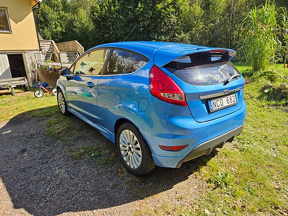 Ford Fiesta 5 of 12