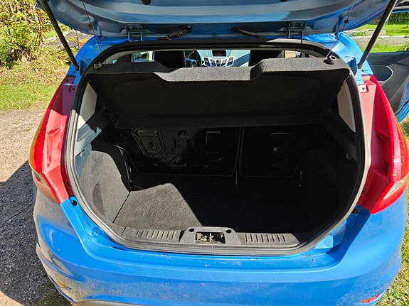 Ford Fiesta 8 of 12