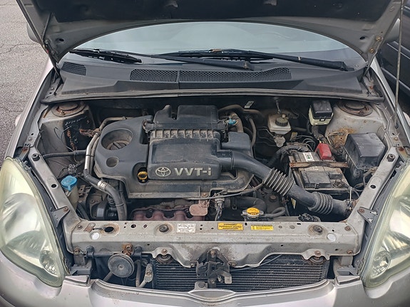 Toyota Yaris 6 of 14